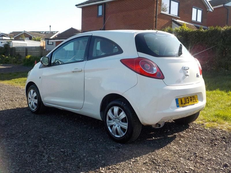 Usado Ford Ka 69 HP (50 kW) 2013 Branco Citadino