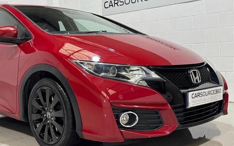 Begagnad Honda Civic SE Plus 142 HK (104 kW) 2016 Röd Halvkombi