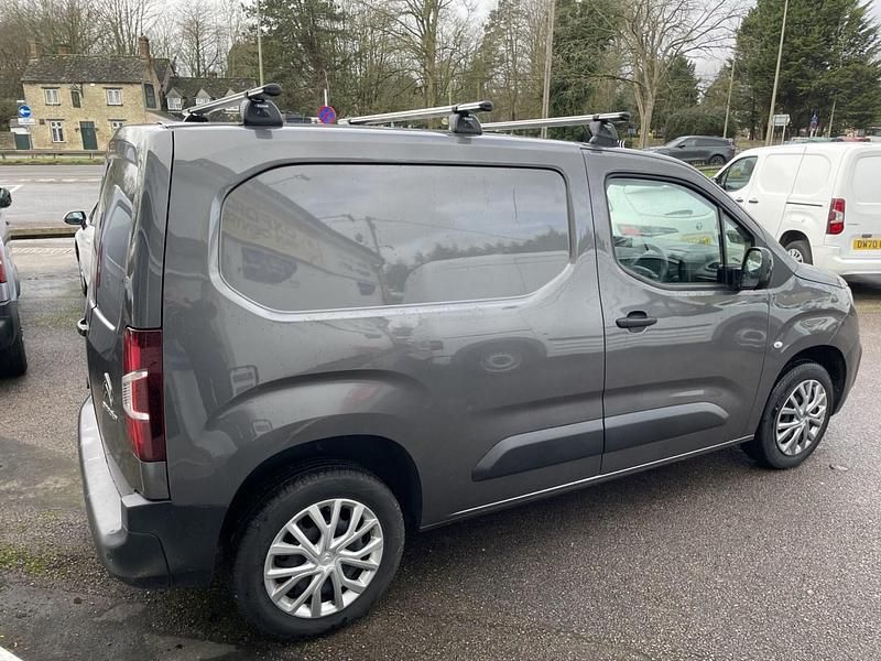 Used Citroën Berlingo 100 HP (73 kW) 2022 Grey MPV