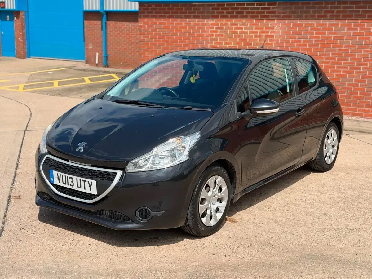 Used Peugeot 208 Access 68 HP (50 kW) 2013 Black Hatchback