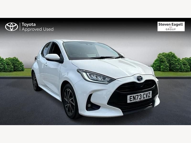 White Used 2024 Toyota Yaris Hybrid Design Hatchback | £18,085 (Good price) - Image 1/3