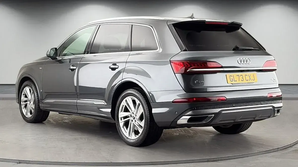 Used Audi Q7 S-Line 231 HP (169 kW) 2023 Daytona gray pearl effect/daytona gray pearl effec SUV