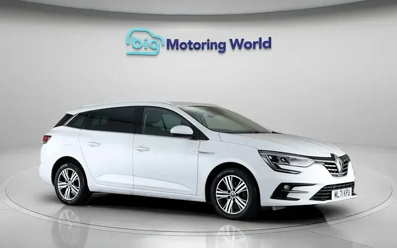 Used Renault Mégane GrandTour Iconic 116 HP (85 kW) 2021 White Estate
