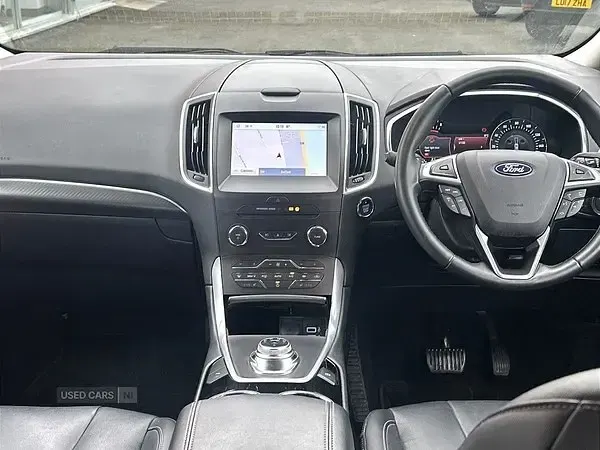 Usado Ford S-MAX Titanium 190 CV (139 kW) 2023 Gris Monovolumen