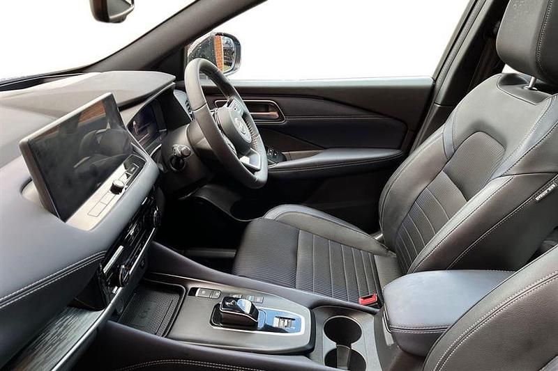 Used Nissan Qashqai Tekna 190 HP (139 kW) 2023 Magnetic blue with pearl black roof SUV