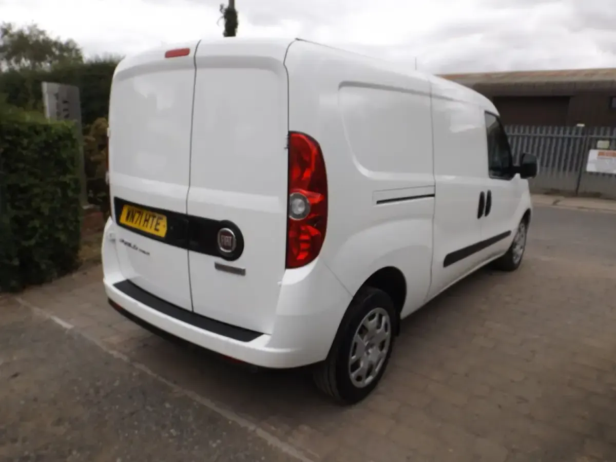 Used Fiat Doblò 105 HP (77 kW) 2021 White MPV