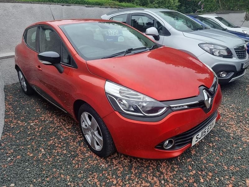 Red Used 2015 Renault Clio IV Dynamique Hatchback | £5,495 (Good price) - Image 1/2
