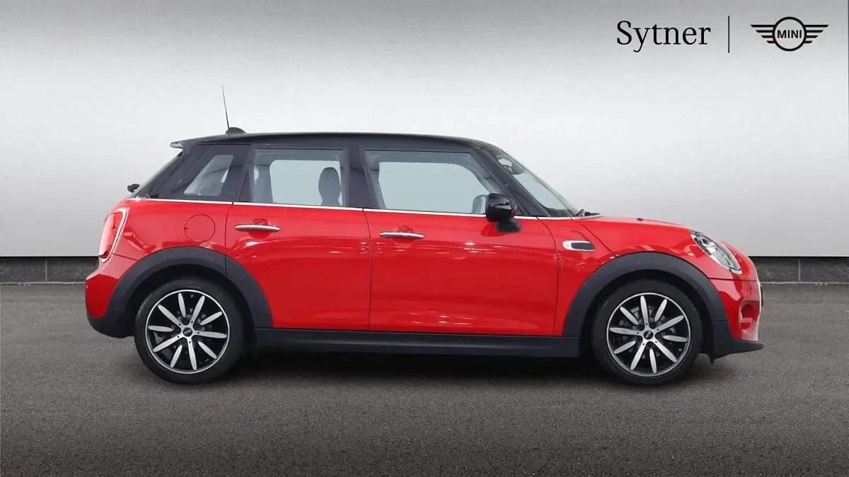 Used Mini Cooper Hatch 134 HP (98 kW) 2018 Red Hatchback