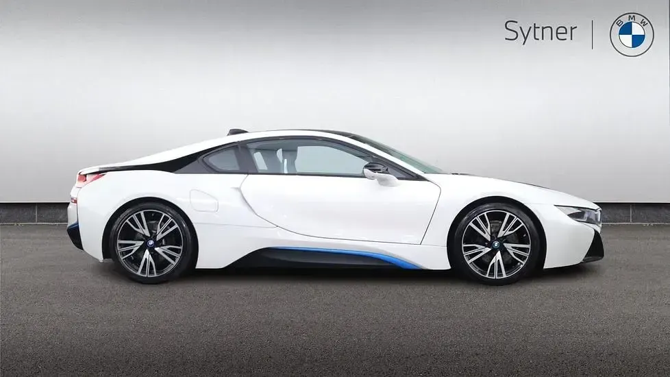 Used BMW i8 362 HP (266 kW) 2018 White Coupe