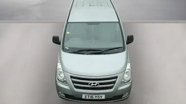 Usado Hyundai I800 SE 2016 Plateado Monovolumen