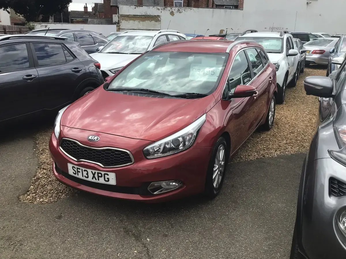 Used Kia Ceed 128 HP (94 kW) 2013 Red Hatchback