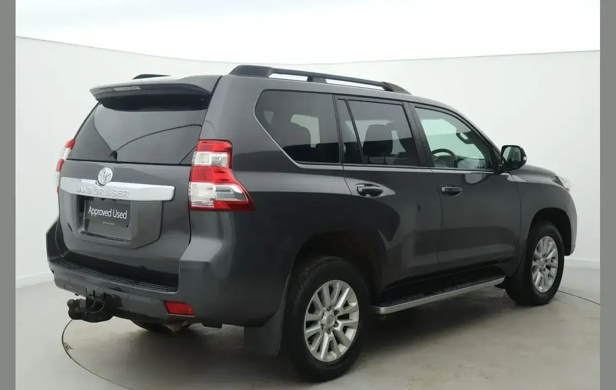 Usado Toyota Land Cruiser 177 HP (130 kW) 2016 Cinzento SUV