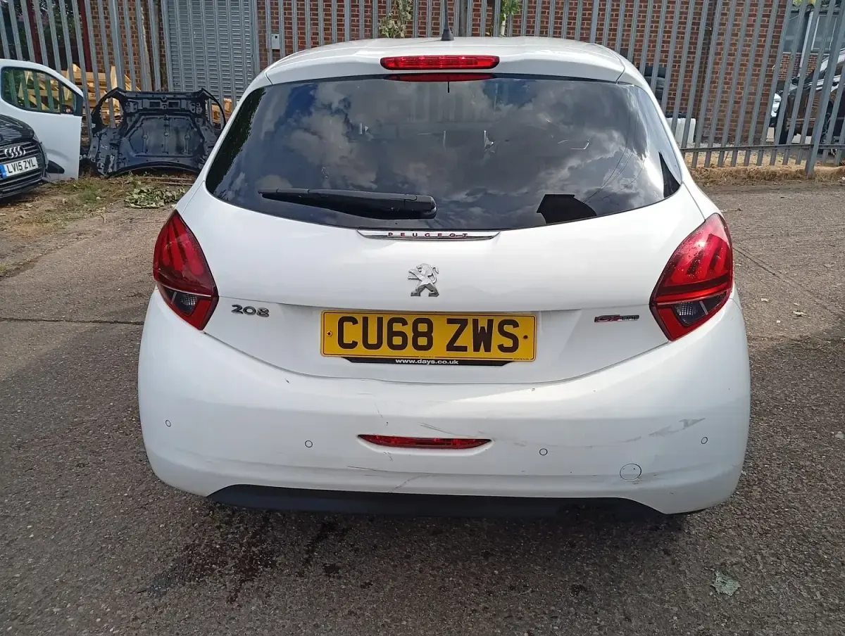 Used Peugeot 208 GT-line 2018 White Hatchback