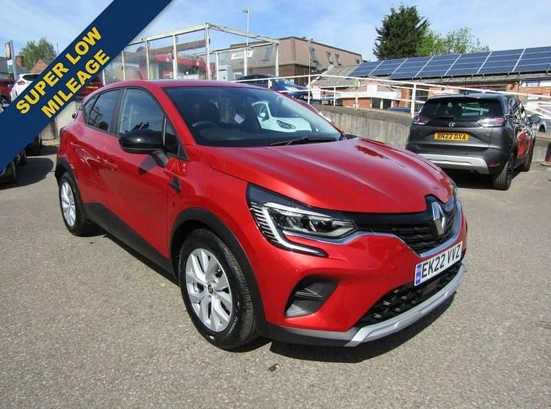 Red Used 2022 Renault Captur Iconic SUV | £14,250 (Fair price) - Image 1/3