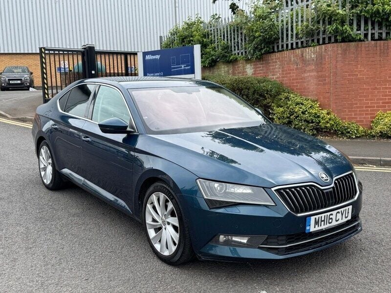 Blue Used 2016 Skoda Superb SE L Executive Hatchback | £5,995 (Expensive) - Image 1/4
