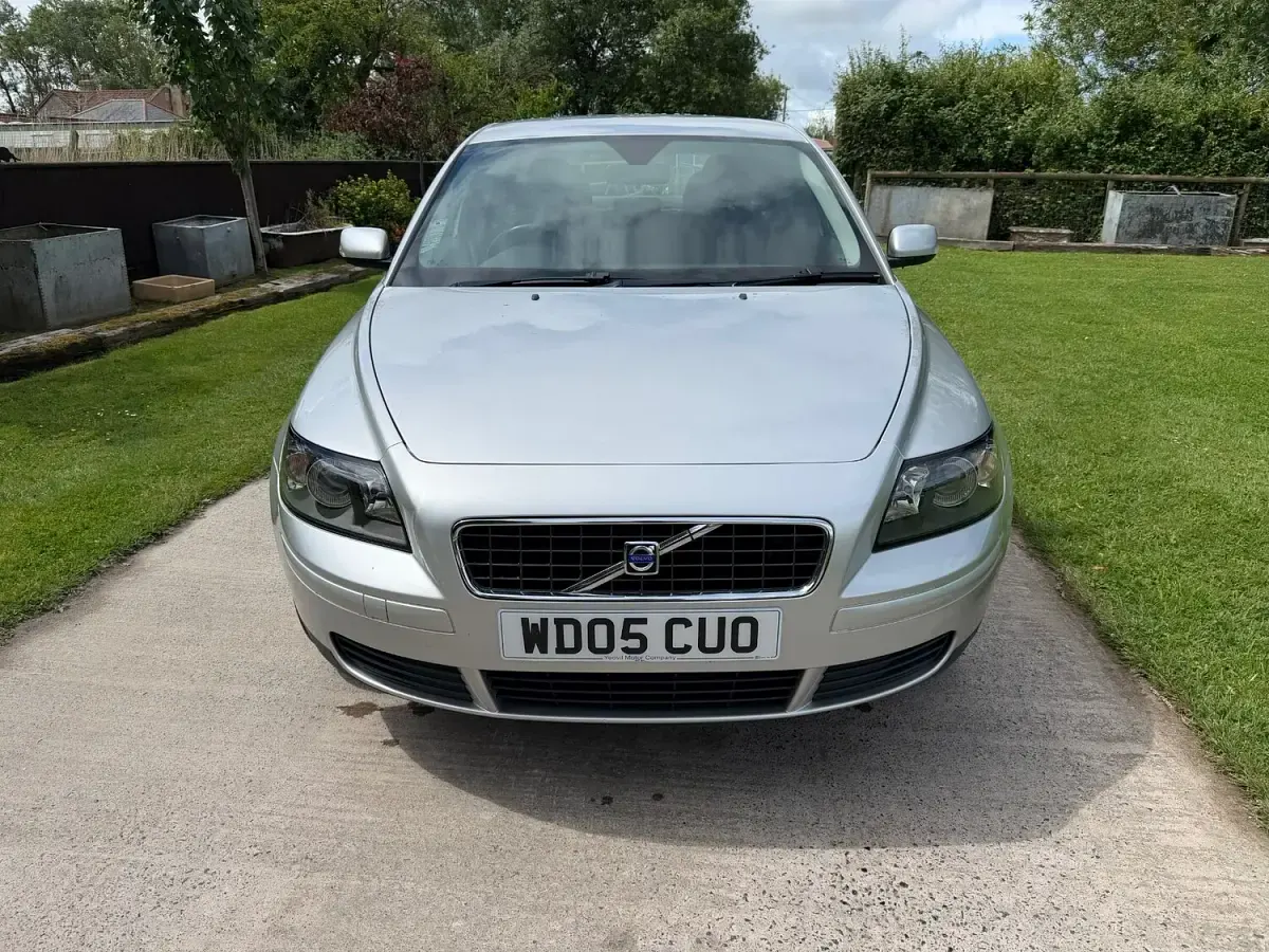 Used Volvo S40 100 HP (73 kW) 2005 Silver Sedan