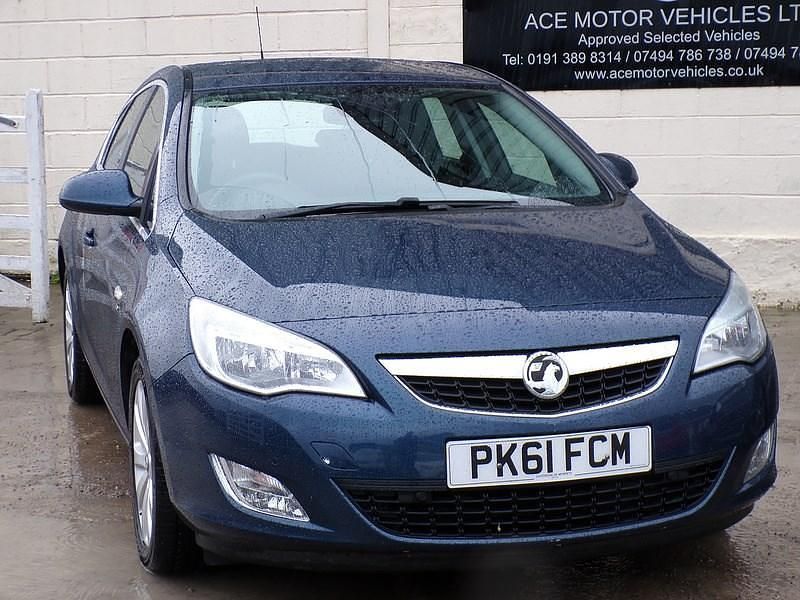 Used Vauxhall Astra Elite 2011 Blue Hatchback