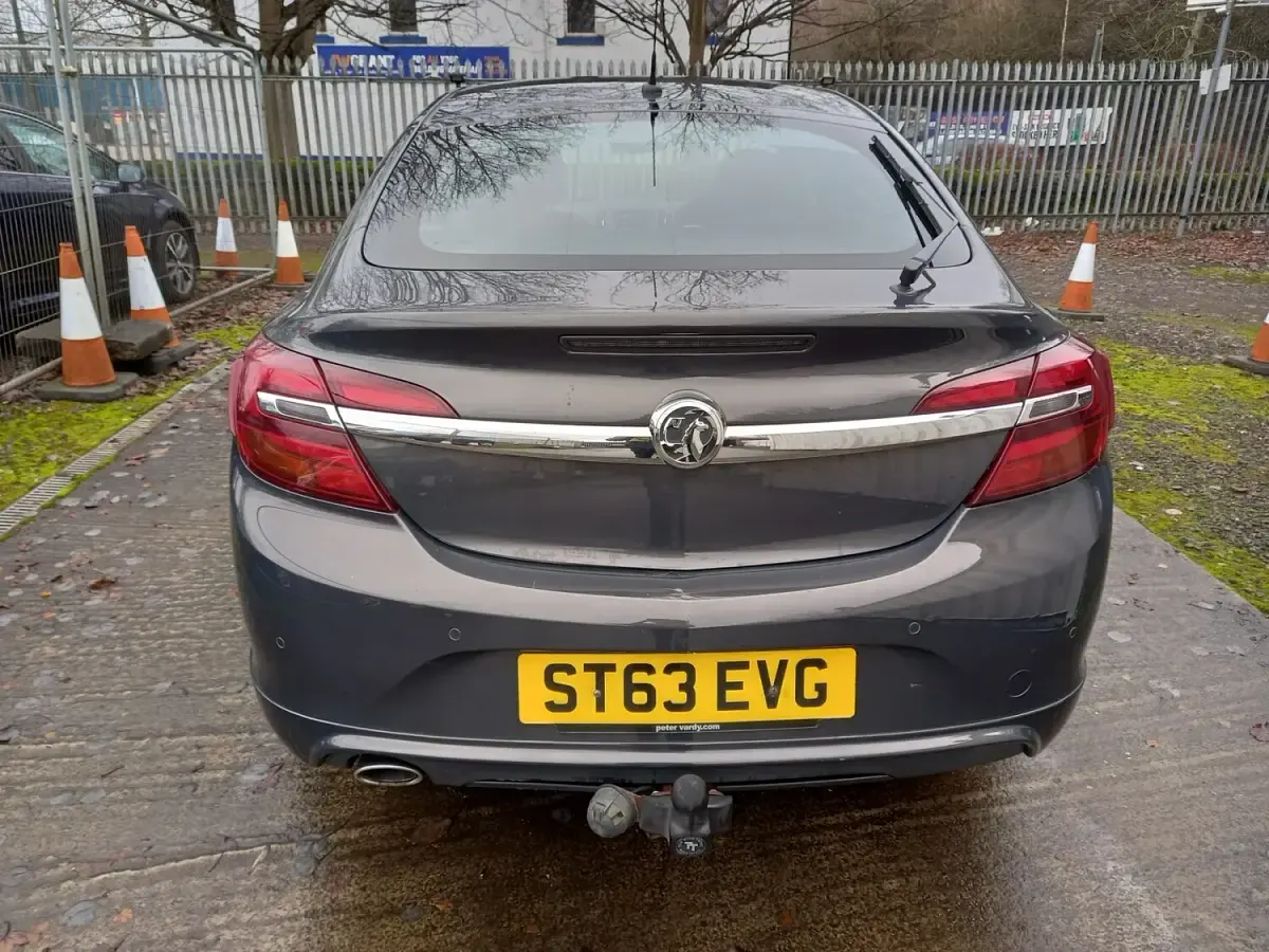 Used Vauxhall Insignia Edition 140 HP (102 kW) 2013 Grey Hatchback
