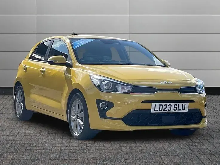 Used Kia Rio 118 HP (86 kW) 2023 Yellow Hatchback