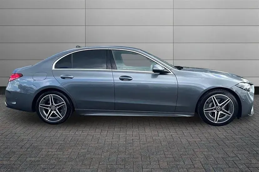 Usado Mercedes C200 AMG line 204 HP (150 kW) 2025 Cinzento Sedan