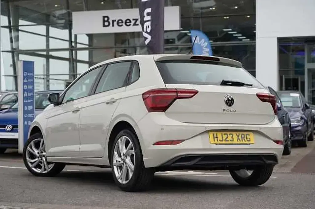 Begagnad VW Polo 95 HK (69 kW) 2023 Halvkombi
