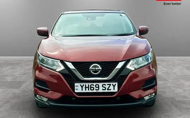 Used Nissan Qashqai Acenta Premium 116 HP (85 kW) 2019 Red SUV