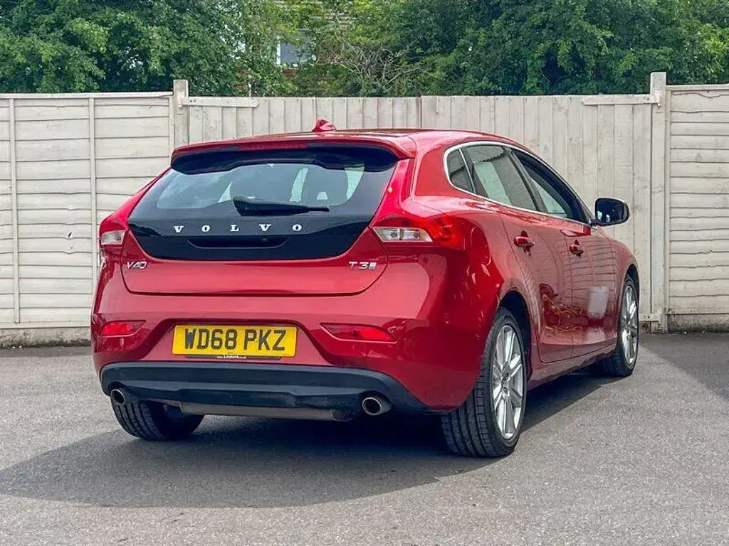 Used Volvo V40 Inscription 152 HP (111 kW) 2019 Red Hatchback