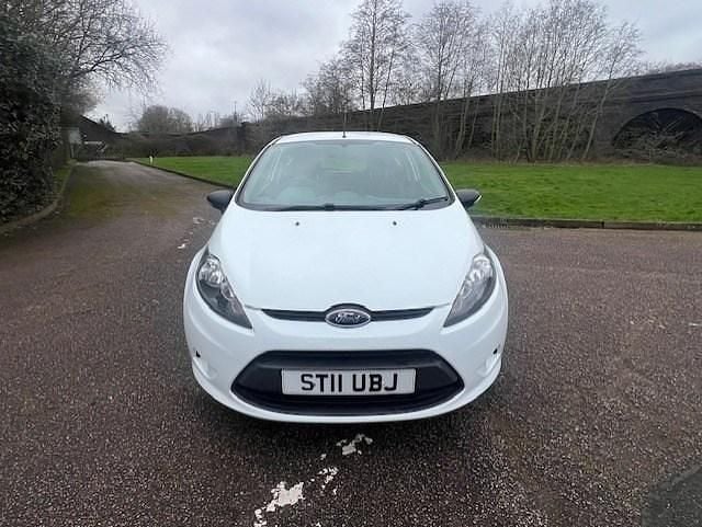Used Ford Fiesta 82 HP (60 kW) 2011 White Hatchback