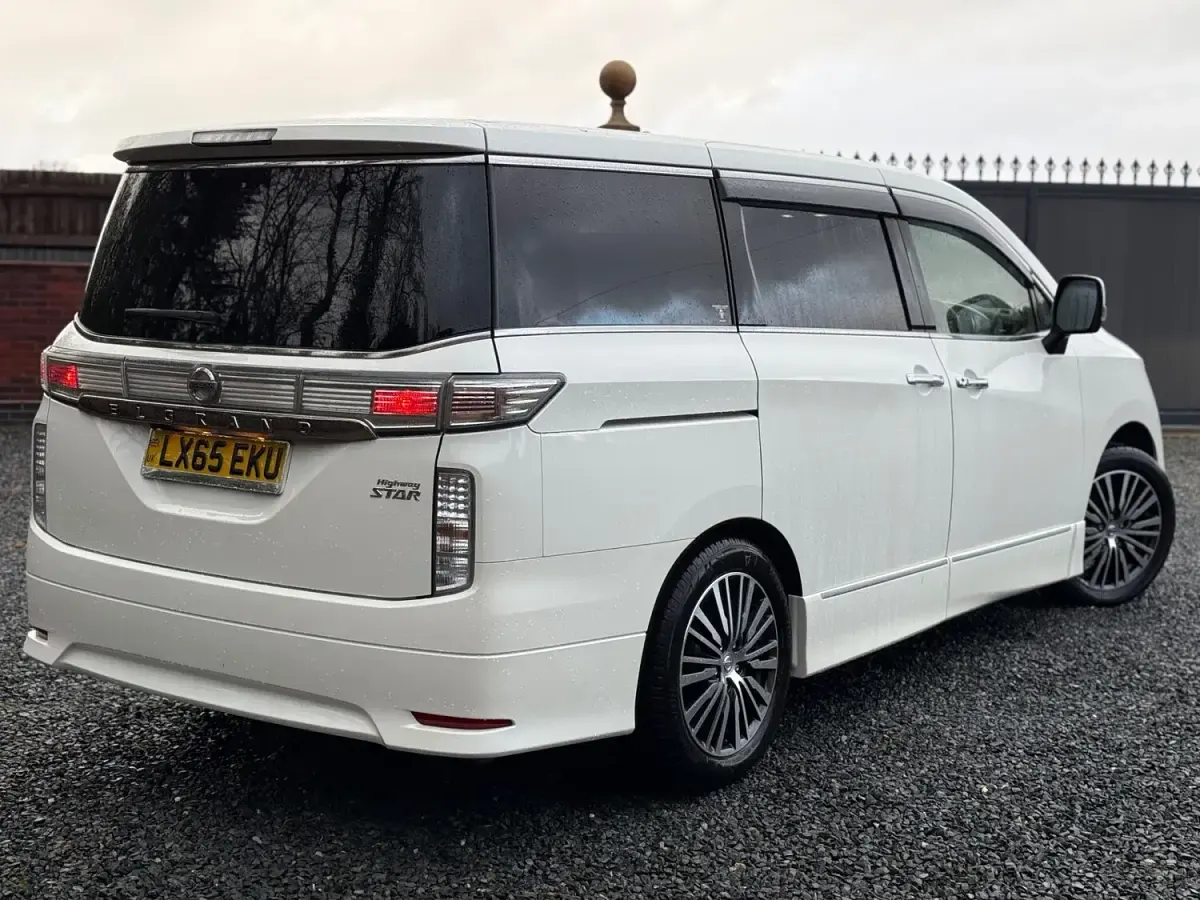 Usado Nissan Elgrand 2025 Blanco Monovolumen