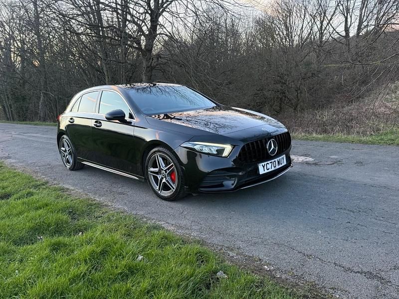 Begagnad Mercedes A200 AMG line 2020 Svart Halvkombi