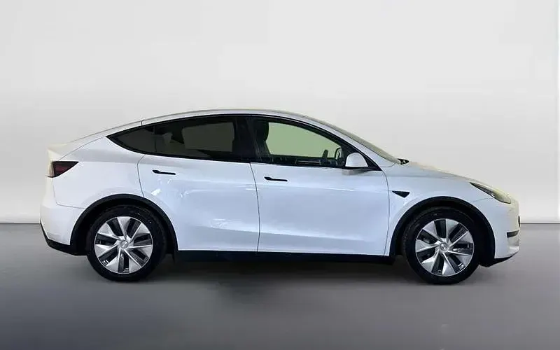 Used Tesla Model Y Standard Range 219 kW (299 HP) 2023 White SUV