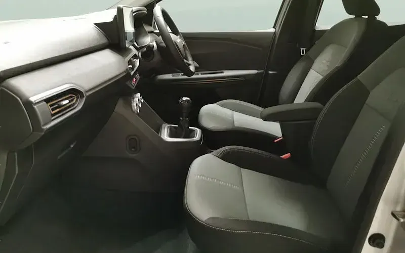 Usado Dacia Sandero Extreme 91 CV (66 kW) 2024 Gris Utilitario