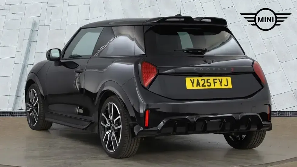 Used Mini Cooper S Hatch 201 HP (147 kW) 2025 Black Hatchback