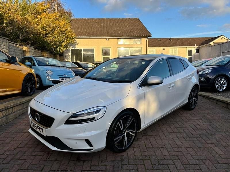 White Used 2019 Volvo V40 R-Design Estate | £10,850 (Fair price) - Image 1/4