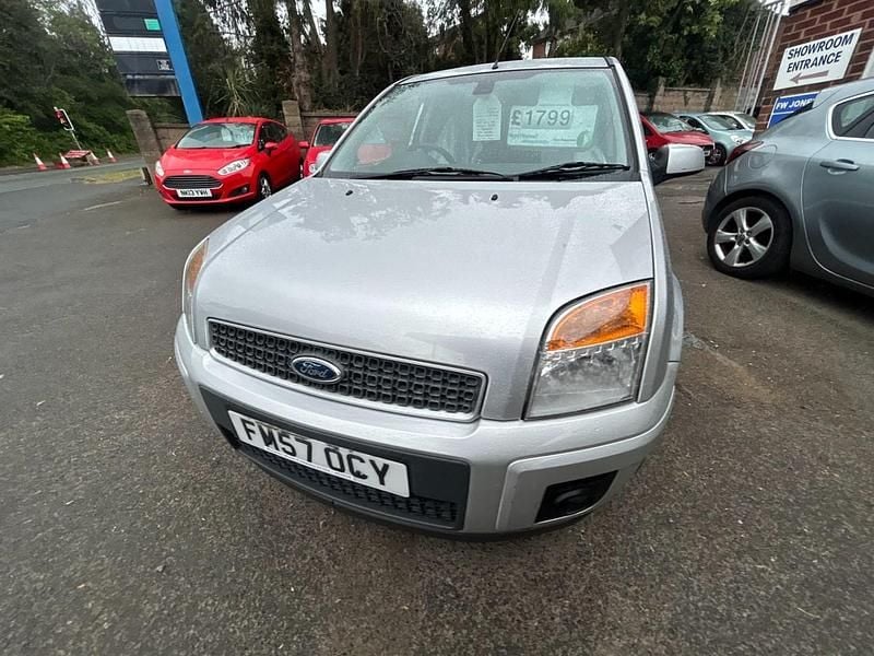Used Ford Fusion 80 HP (58 kW) 2008 Metallic silver Hatchback
