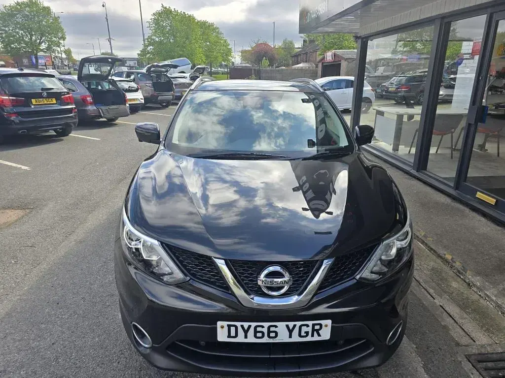 Used Nissan Qashqai N-Connecta 110 HP (80 kW) 2016 Black SUV