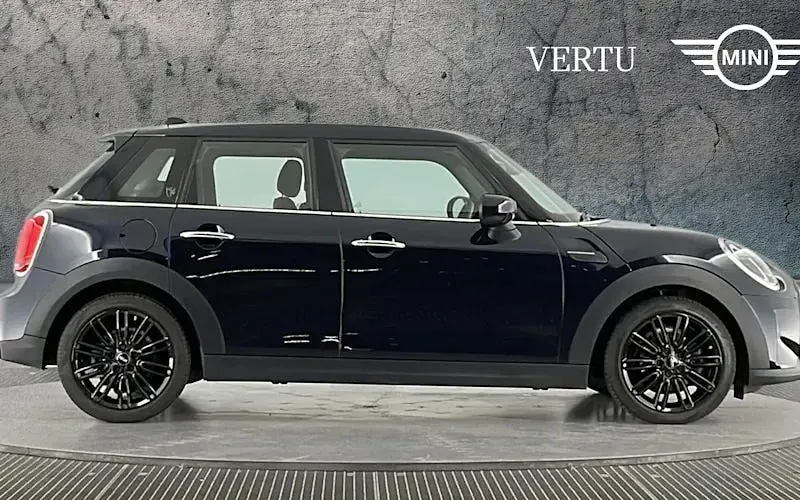 Usado Mini Cooper Exclusive 136 HP (100 kW) 2022 Citadino