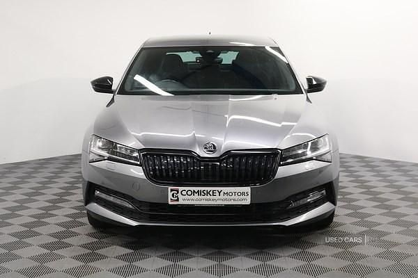 Gebraucht Skoda Superb SportlinePlus 150 PS (110 kW) 2024 Grau Kleinwagen