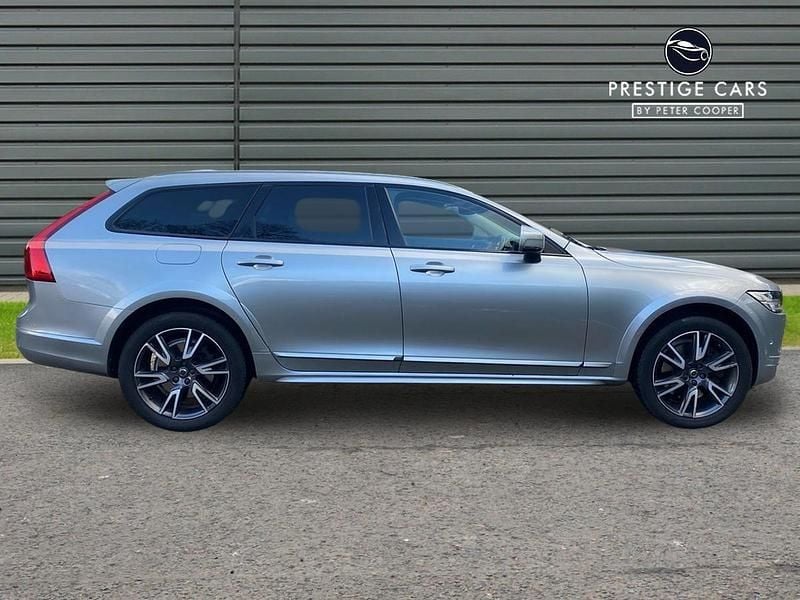Used Volvo V90 CC Pro 190 HP (139 kW) 2017 Silver Estate