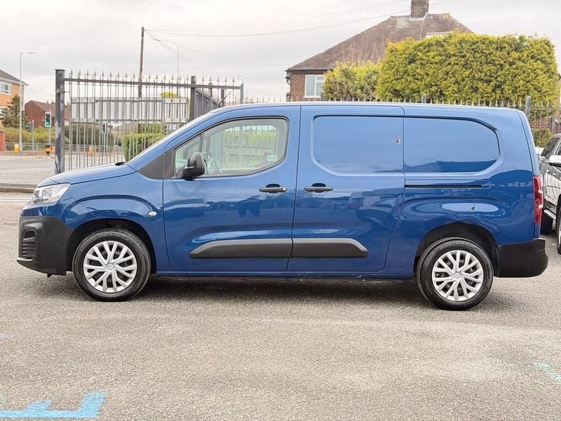 Used Citroën Berlingo 100 HP (73 kW) 2019 Blue MPV