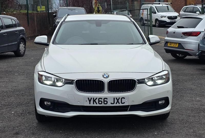Used BMW 318 Sport Line 2016 White Estate