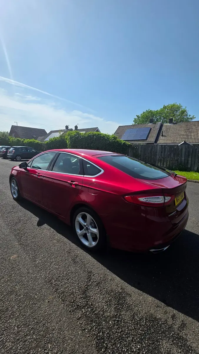 Used Ford Mondeo Titanium 180 HP (132 kW) 2017 Red Hatchback