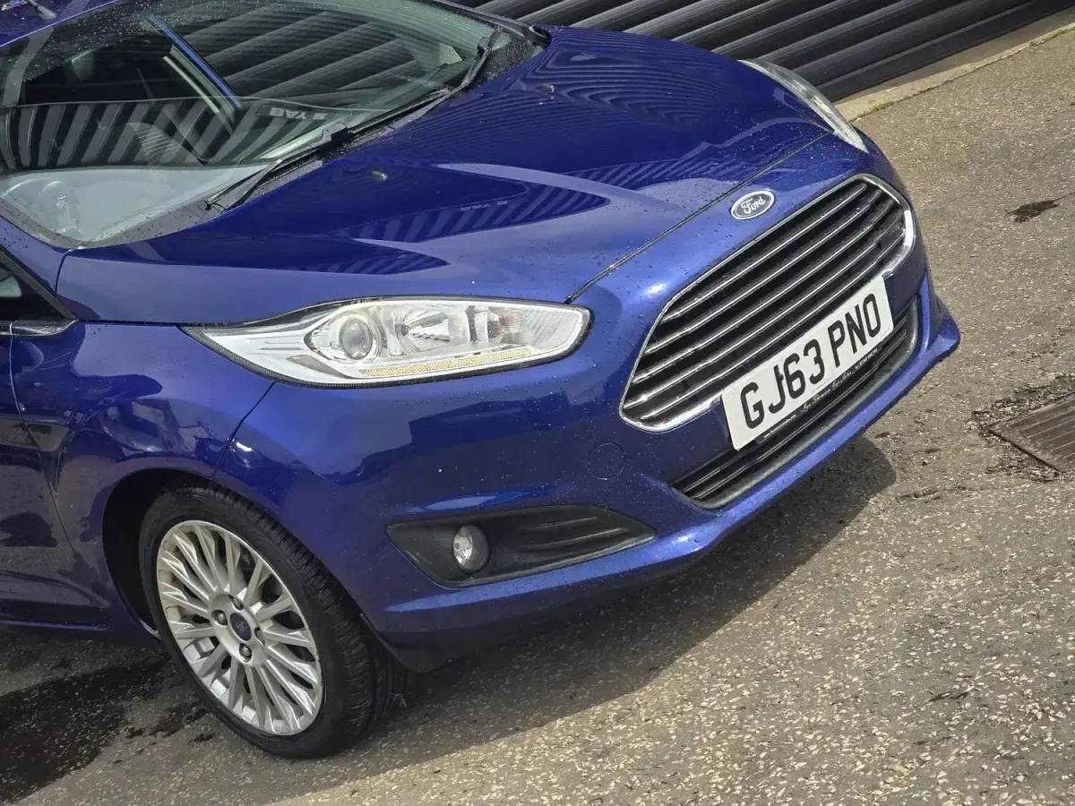 Used Ford Fiesta Titanium 125 HP (91 kW) 2013 Blue Hatchback