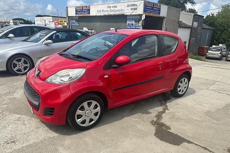 Used Peugeot 107 68 HP (50 kW) 2011 Red Hatchback