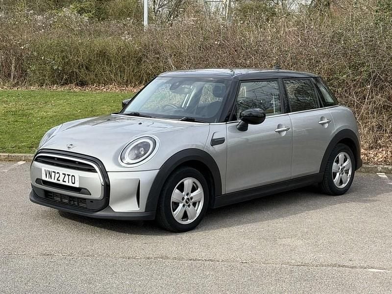 Begagnad Mini Cooper Classic 136 HK (100 kW) 2022 Silver Halvkombi