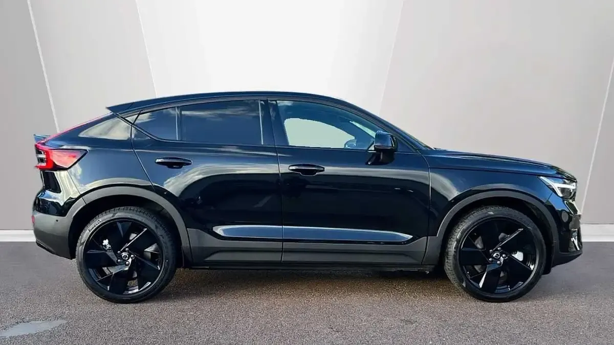 Usado Volvo EC40 Ultra 185 kW (252 HP) 2025 Preto SUV