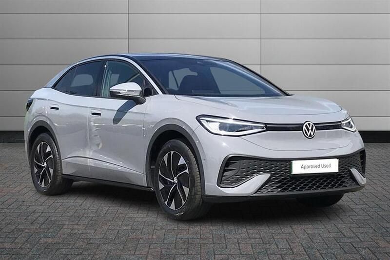 Moonstone grey with black roof Used 2025 VW ID.5 Pro SUV | £29,050 (Fair price) - Image 1/4