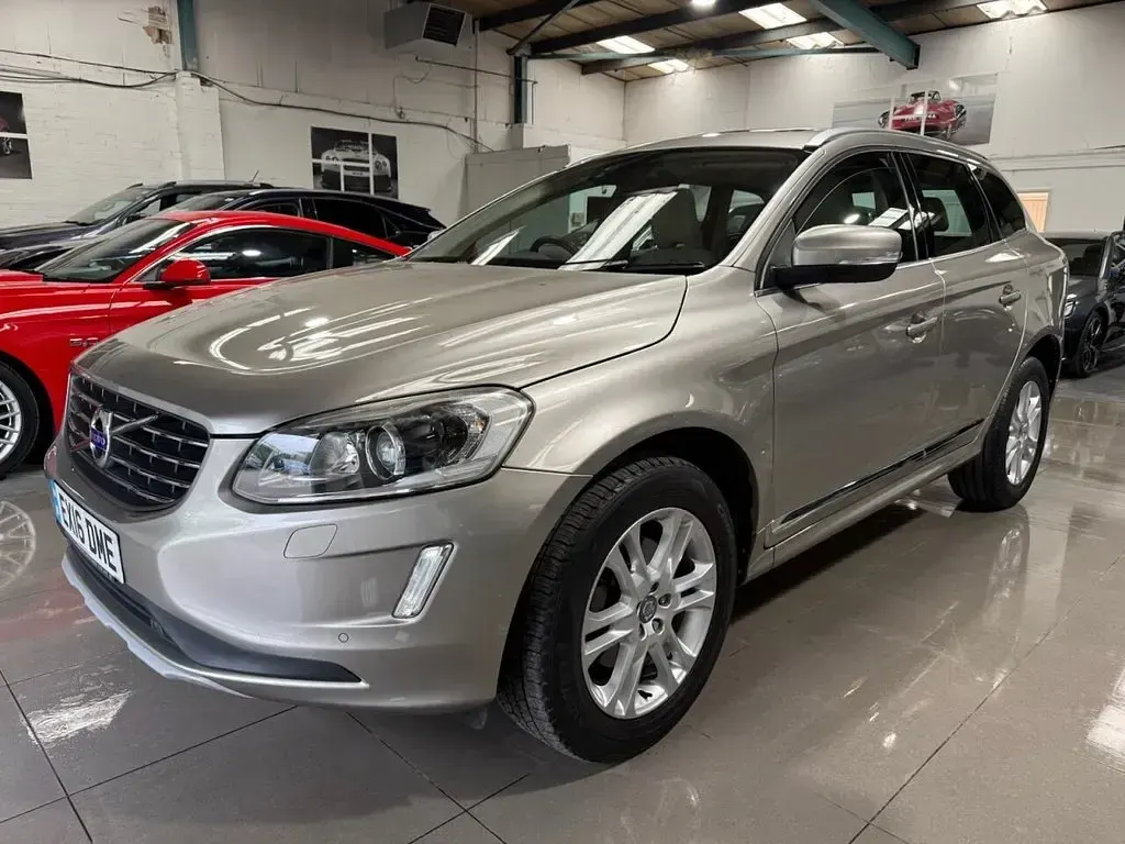 Used Volvo XC60 SE Lux 190 HP (139 kW) 2016 Gold SUV