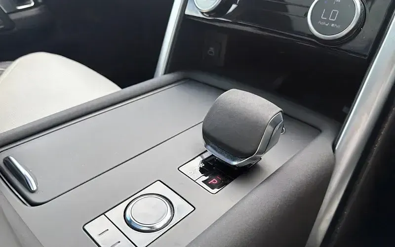 Used Land Rover Discovery HSE Dynamic 300 HP (220 kW) 2023 Grey SUV