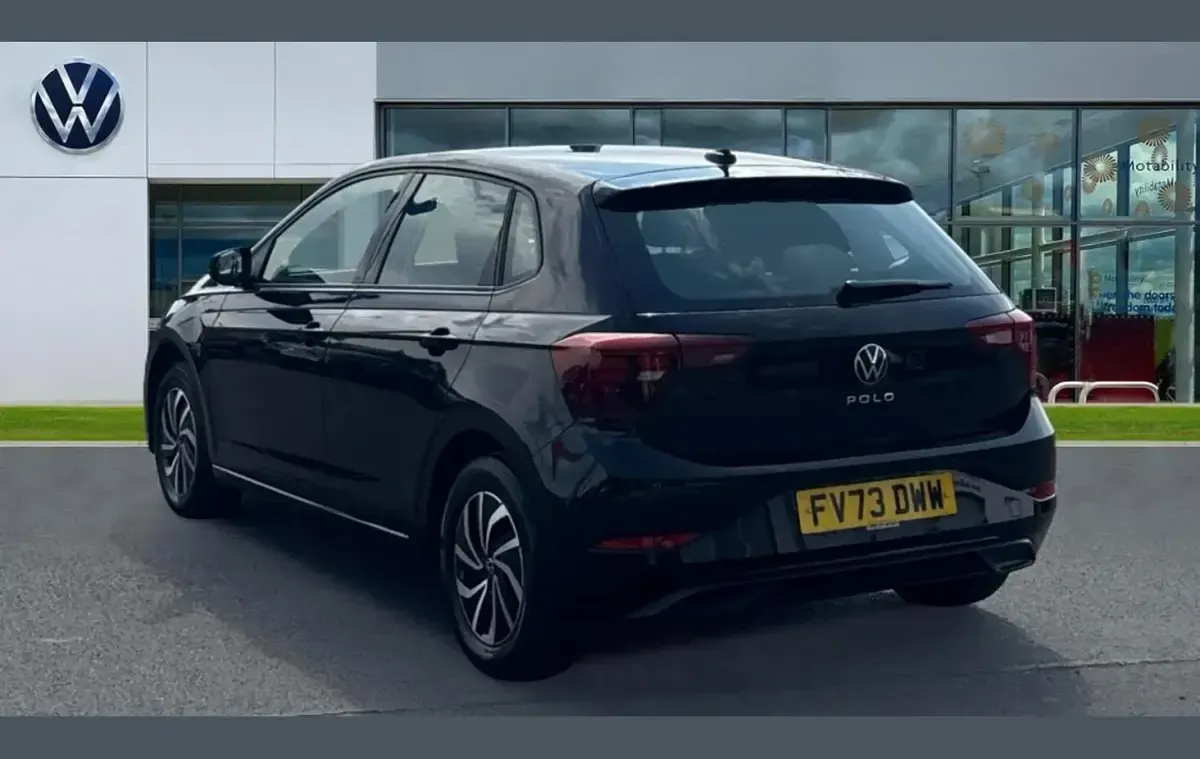 Used VW Polo Life 95 HP (69 kW) 2023 Deep black Hatchback